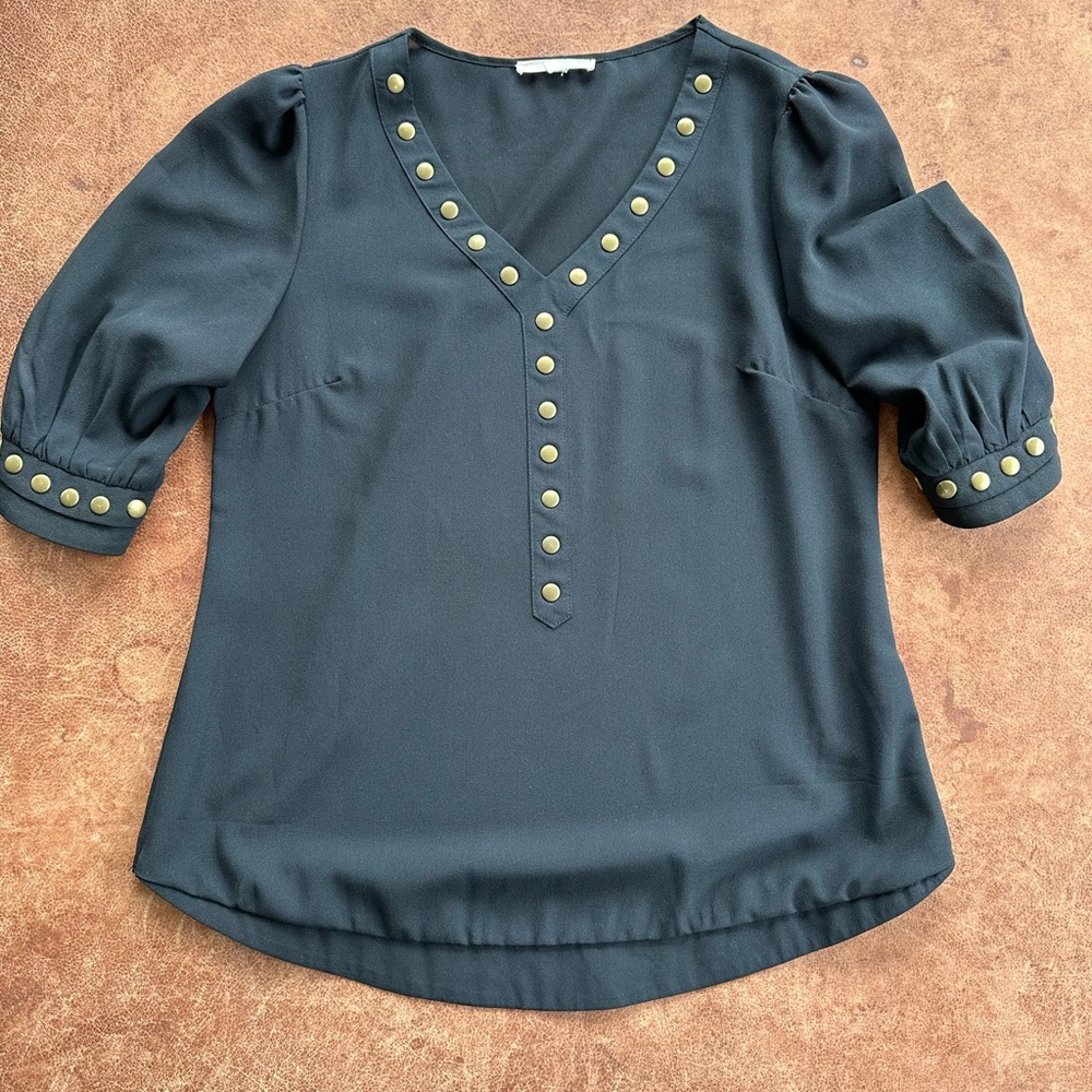 41 HAWTHORN Lisbon Stud Detail Blouse